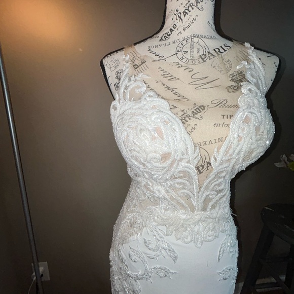 Martina Liana wedding gown - Picture 3 of 10